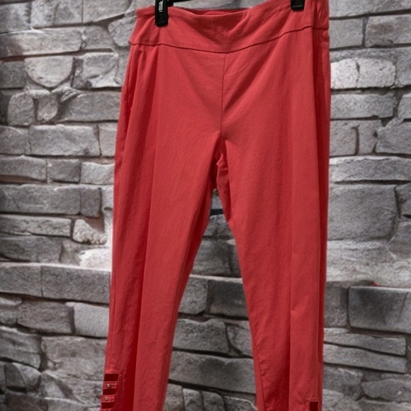 Attyre Coral Capri's-Size 10-Go-To for Summer EUC - Picture 3 of 7